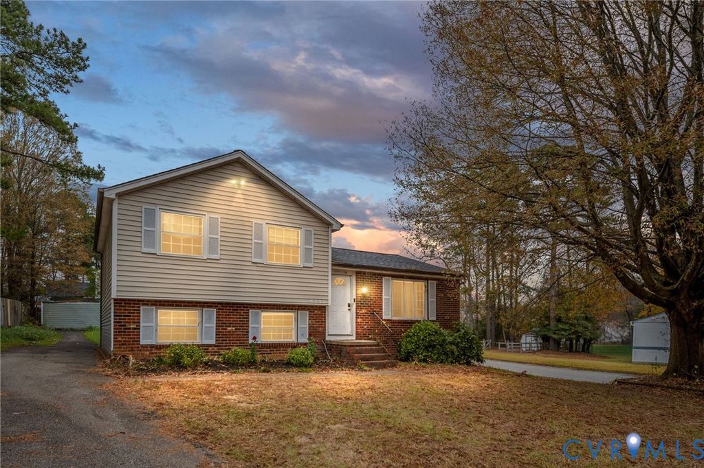 8722 Pine Top Dr, Henrico, VA 23294