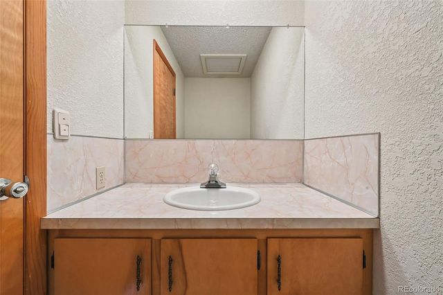 1373 S Cape Way, Lakewood, CO 80232