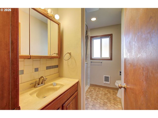100 INGLEWOOD Dr, Longview, WA 98632