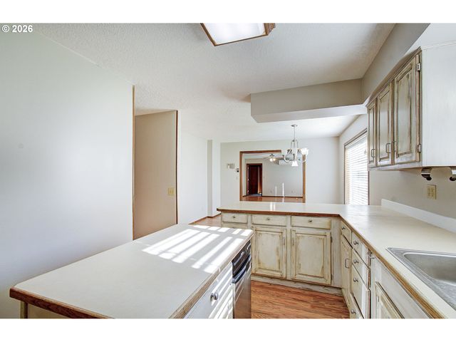100 INGLEWOOD Dr, Longview, WA 98632