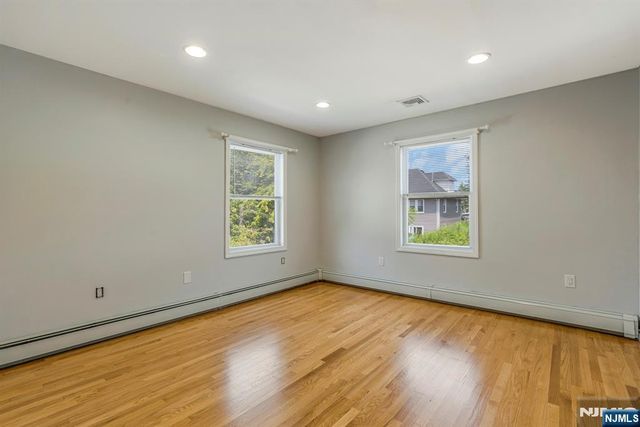 24 Sunderland Avenue, Rutherford, NJ 07070