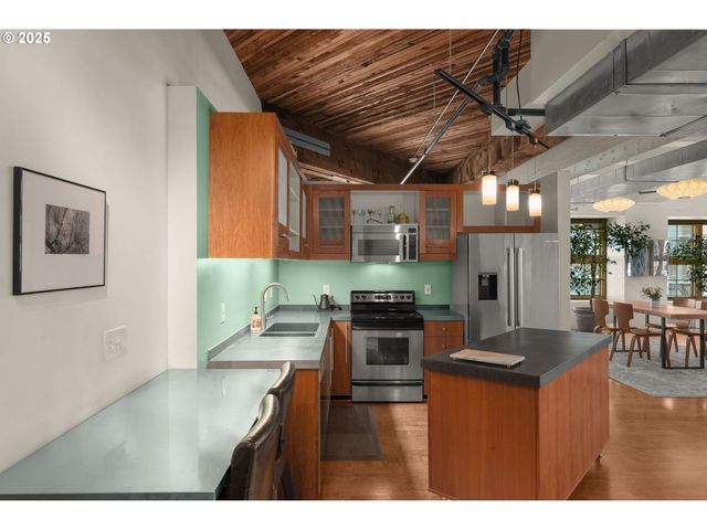 1420 Nw LOVEJOY St 603, Portland, OR 97209