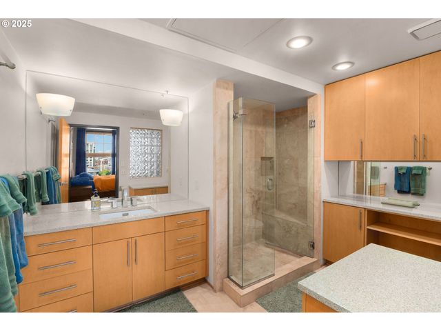 1420 Nw LOVEJOY St 603, Portland, OR 97209