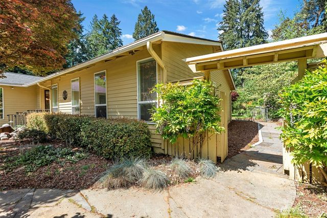 308 NW Bridle Ridge Boulevard, Bremerton, WA 98311