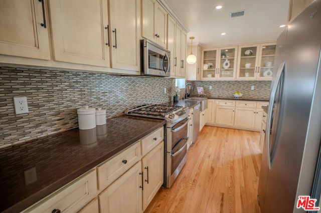 1141 N Lima Street, Burbank, CA 91505