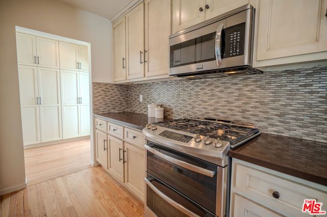 1141 N Lima Street, Burbank, CA 91505