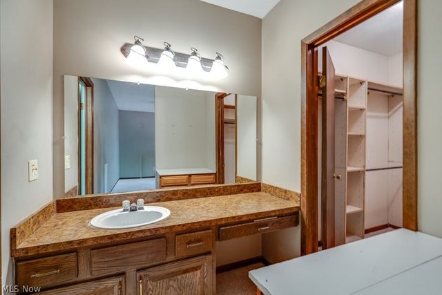 32771 N Burr Oak Drive, Solon, OH 44139