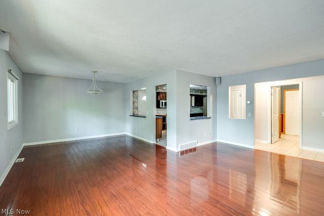 32771 N Burr Oak Drive, Solon, OH 44139