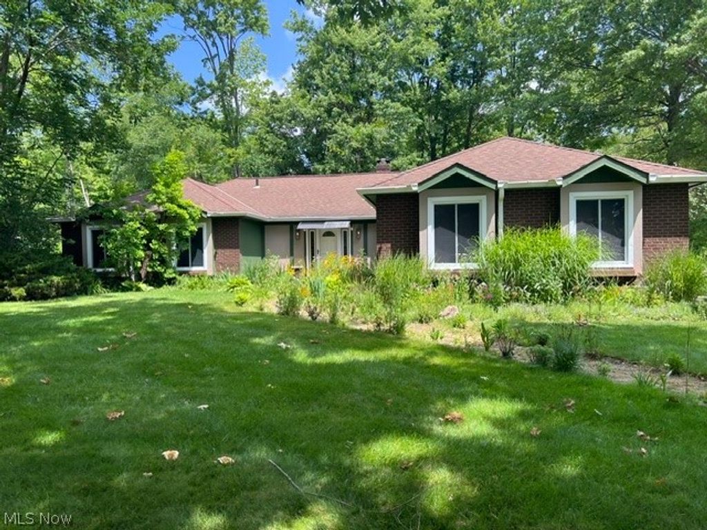 32771 N Burr Oak Drive, Solon, OH 44139