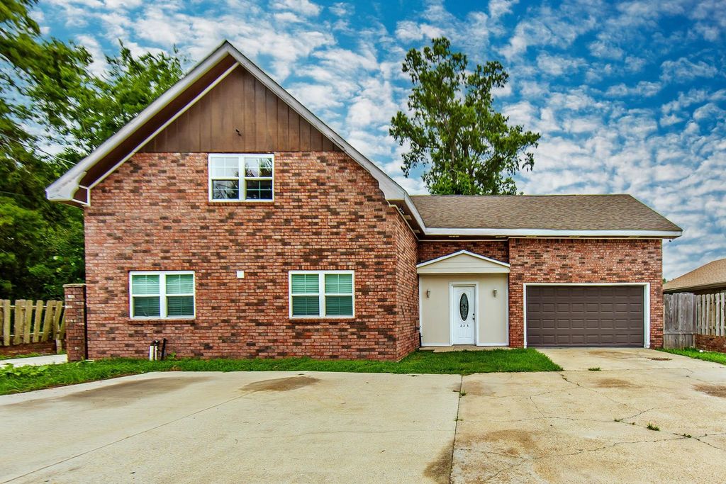 235 Bergeron St, Houma, LA 70364