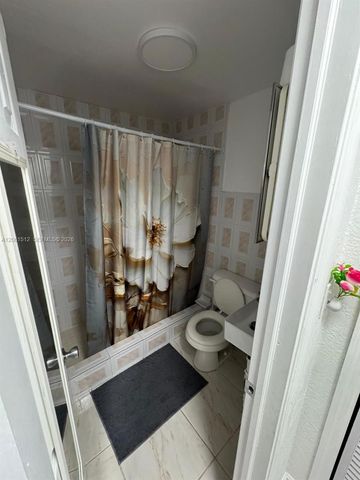 80 W 56th St, Hialeah, FL 33012