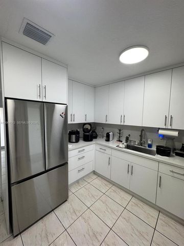 80 W 56th St, Hialeah, FL 33012