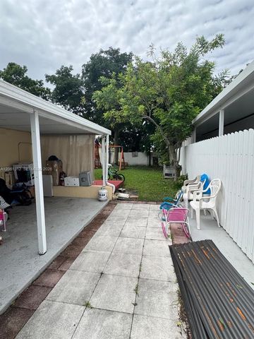 80 W 56th St, Hialeah, FL 33012