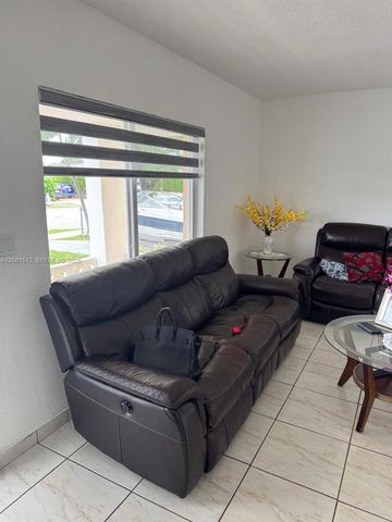 80 W 56th St, Hialeah, FL 33012