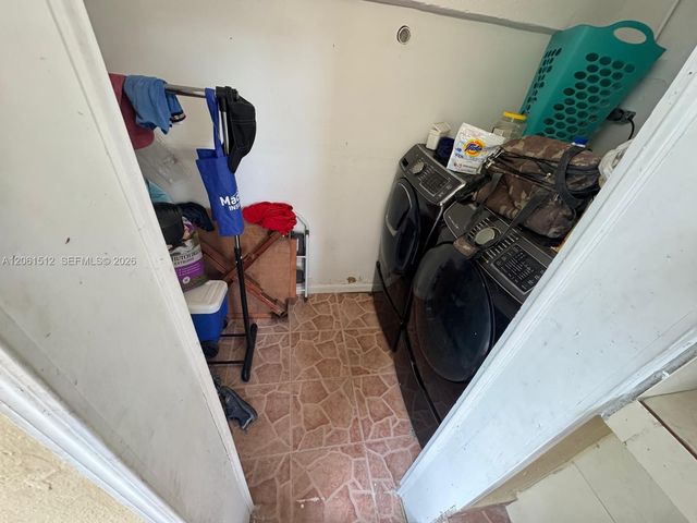 80 W 56th St, Hialeah, FL 33012