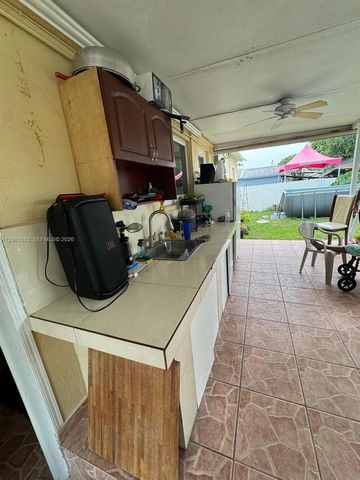 80 W 56th St, Hialeah, FL 33012