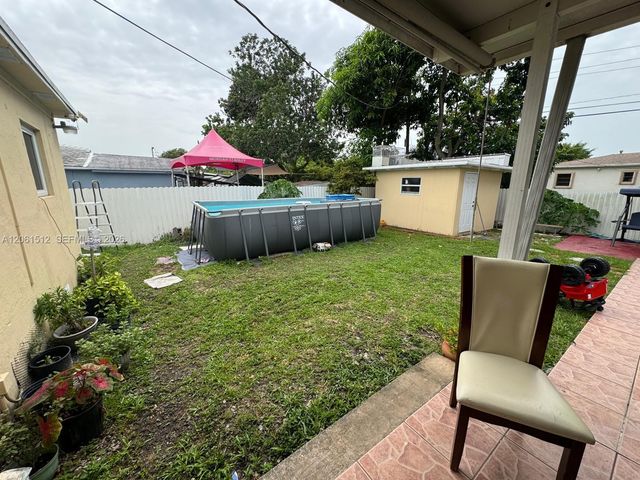 80 W 56th St, Hialeah, FL 33012