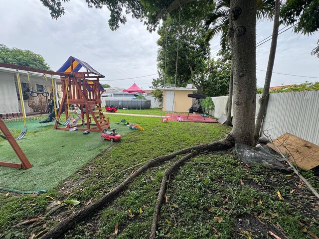 80 W 56th St, Hialeah, FL 33012