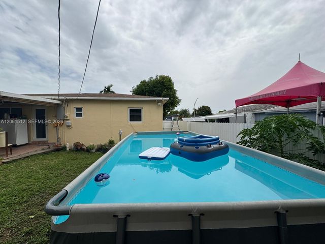 80 W 56th St, Hialeah, FL 33012