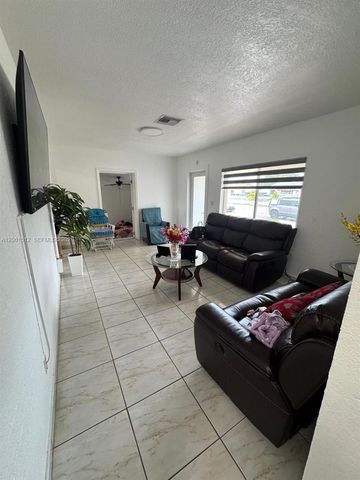 80 W 56th St, Hialeah, FL 33012