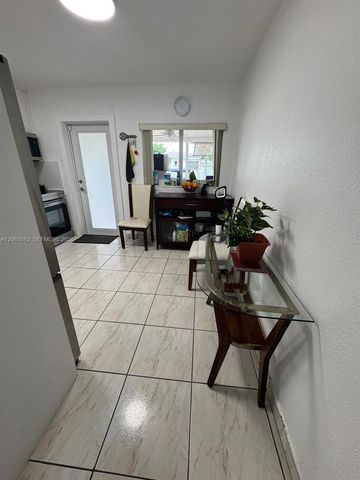 80 W 56th St, Hialeah, FL 33012