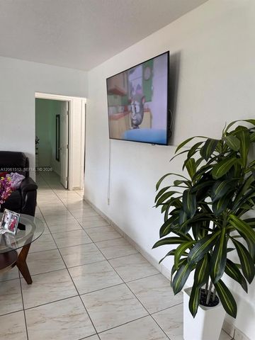80 W 56th St, Hialeah, FL 33012