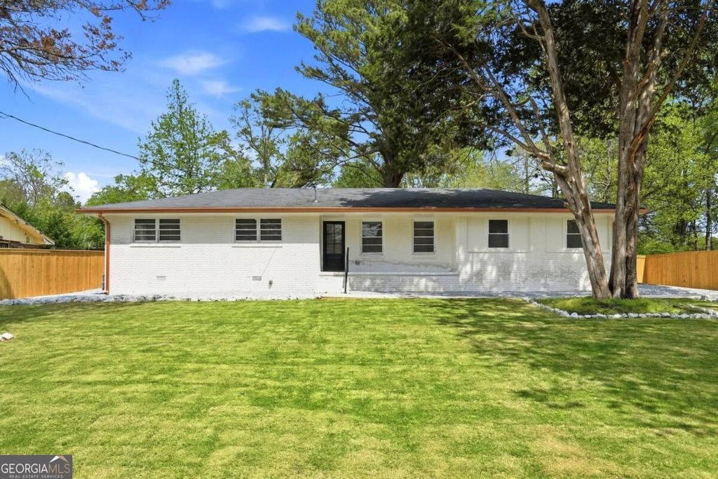 5542 Joeclay Drive, Stone Mountain, GA 30088 — exterior