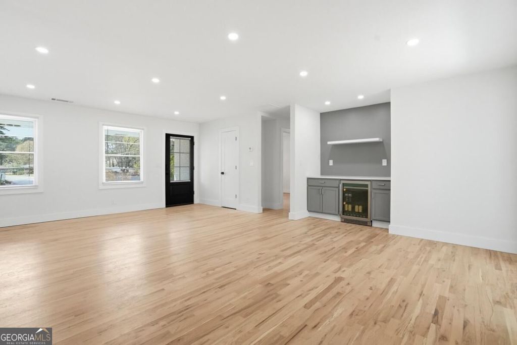 5542 Joeclay Drive, Stone Mountain, GA 30088 — photo 4