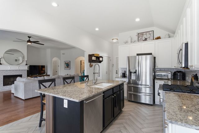 2125 Woodhaven Drive, Little Elm, TX 75068