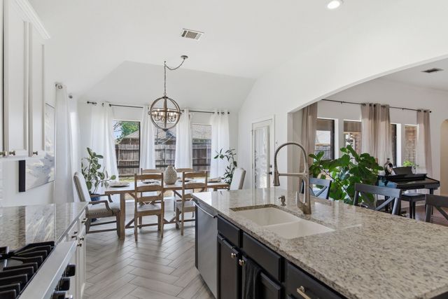 2125 Woodhaven Drive, Little Elm, TX 75068