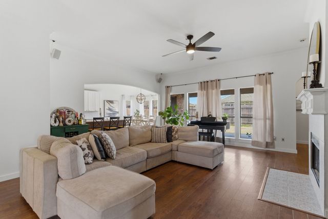 2125 Woodhaven Drive, Little Elm, TX 75068