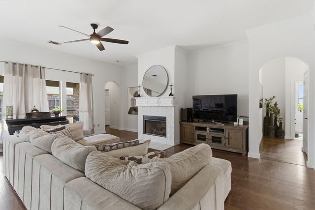 2125 Woodhaven Drive, Little Elm, TX 75068