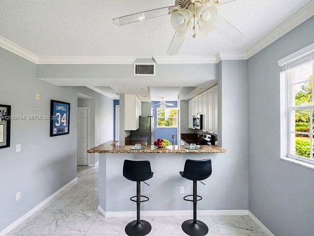26 Royal Palm Way 201, Boca Raton, FL 33432