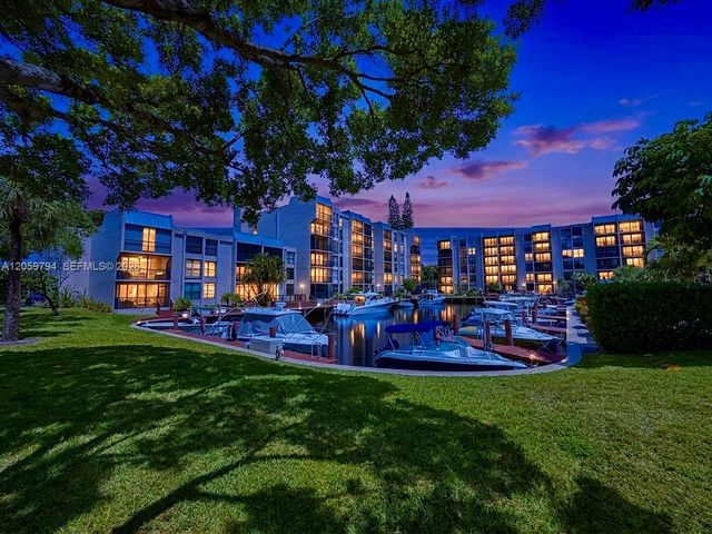 26 Royal Palm Way 201, Boca Raton, FL 33432