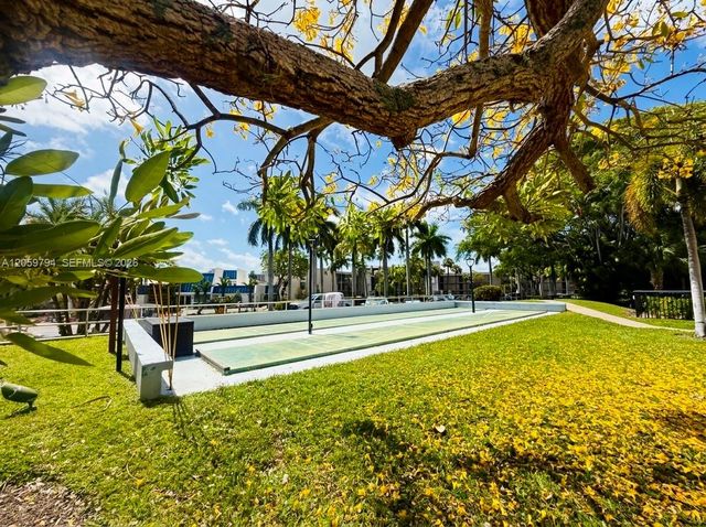 26 Royal Palm Way 201, Boca Raton, FL 33432