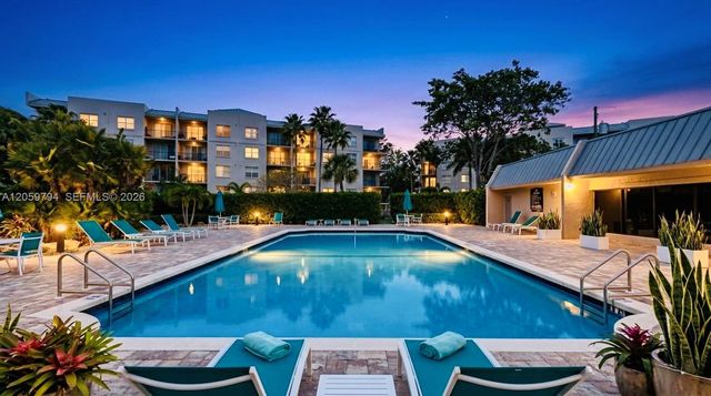 26 Royal Palm Way 201, Boca Raton, FL 33432