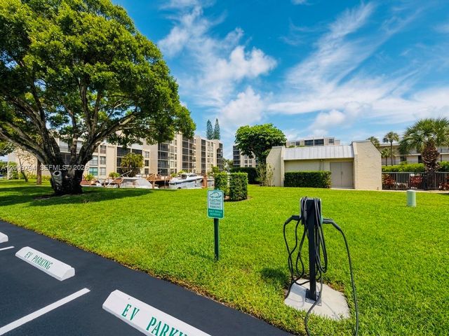 26 Royal Palm Way 201, Boca Raton, FL 33432