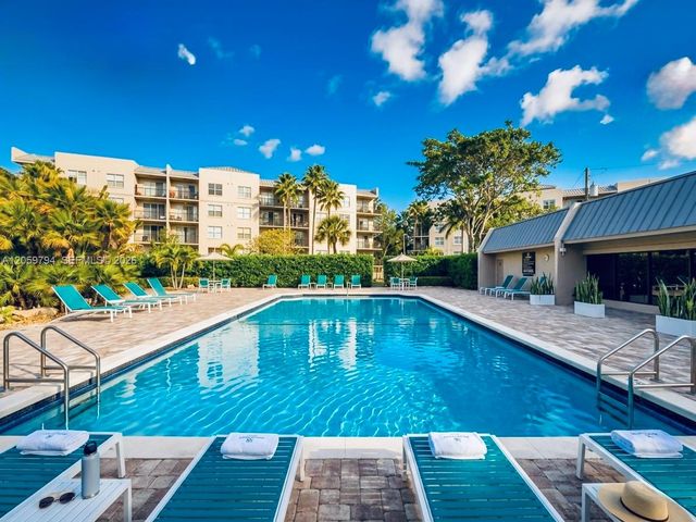26 Royal Palm Way 201, Boca Raton, FL 33432