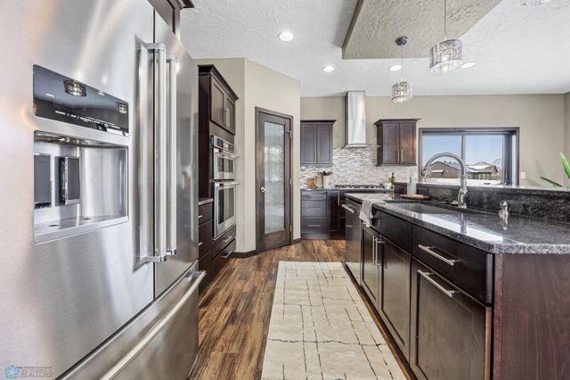 2800 Mcleod Drive E, West Fargo, ND 58078