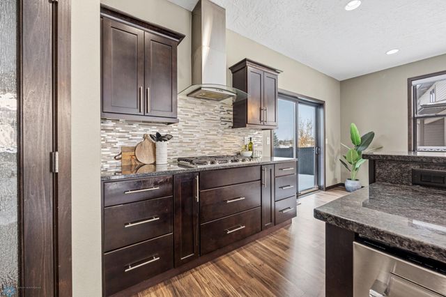 2800 Mcleod Drive E, West Fargo, ND 58078