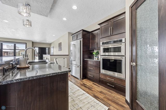 2800 Mcleod Drive E, West Fargo, ND 58078