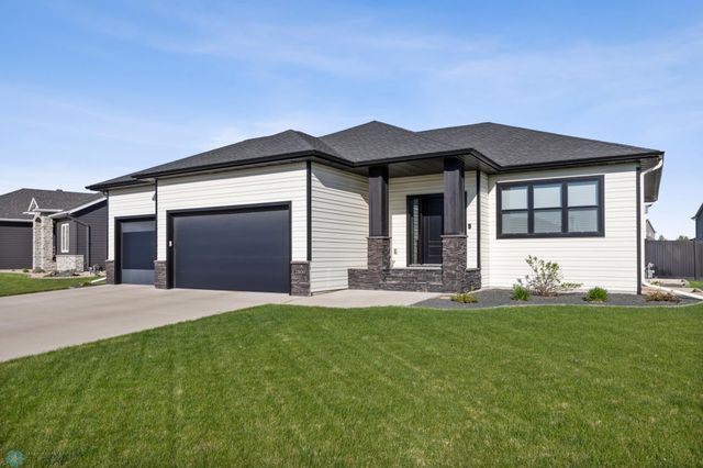 2800 Mcleod Drive E, West Fargo, ND 58078