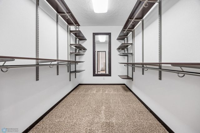 2800 Mcleod Drive E, West Fargo, ND 58078