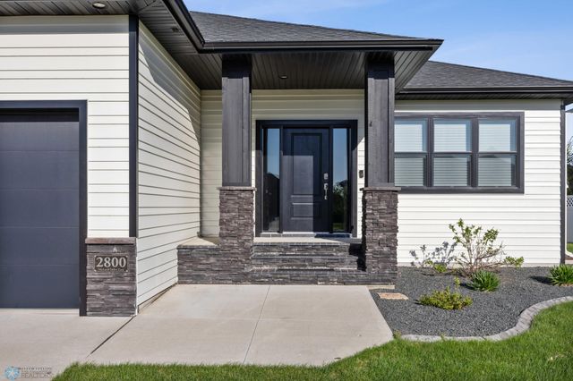 2800 Mcleod Drive E, West Fargo, ND 58078