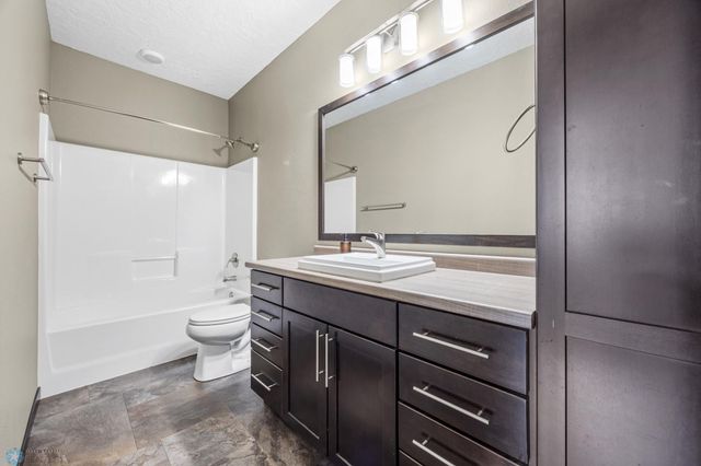 2800 Mcleod Drive E, West Fargo, ND 58078
