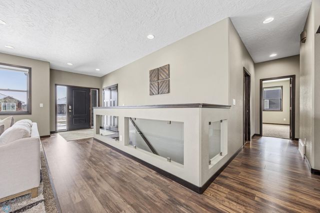 2800 Mcleod Drive E, West Fargo, ND 58078