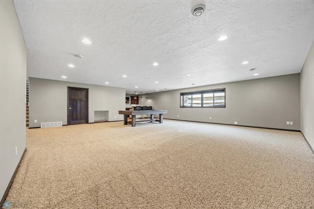 2800 Mcleod Drive E, West Fargo, ND 58078