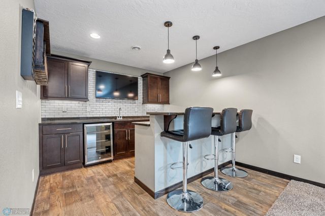 2800 Mcleod Drive E, West Fargo, ND 58078