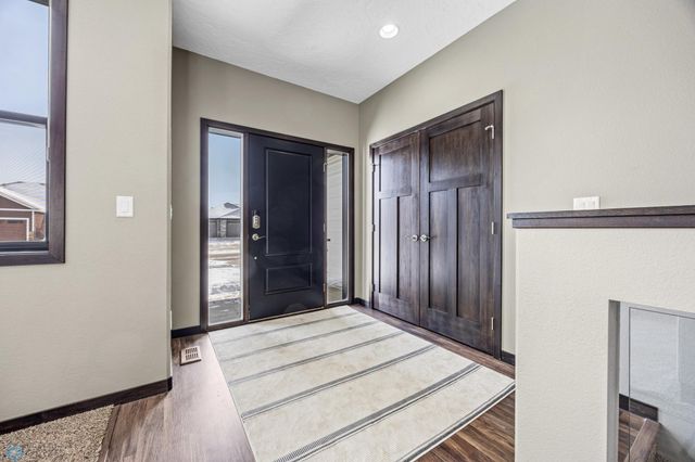 2800 Mcleod Drive E, West Fargo, ND 58078