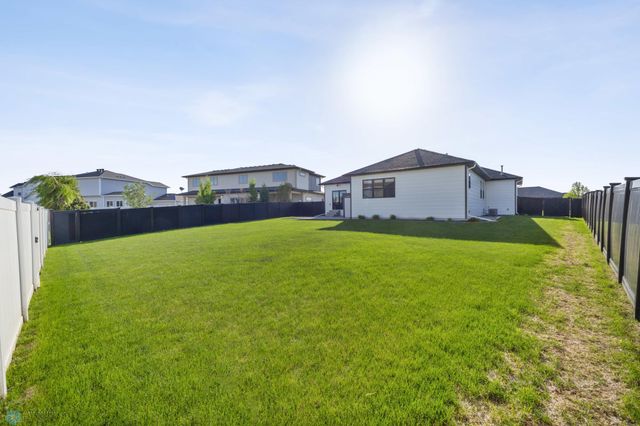 2800 Mcleod Drive E, West Fargo, ND 58078